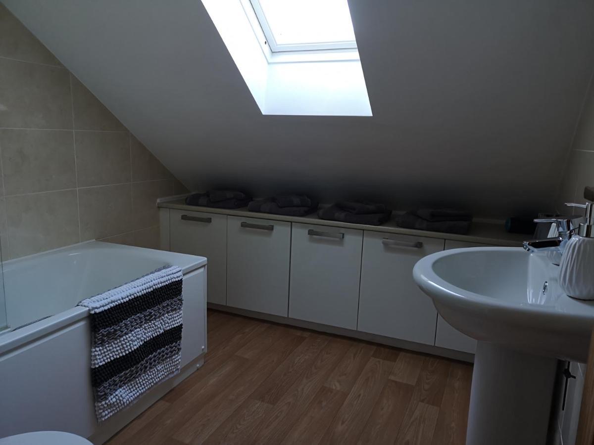 إينفيرنيس Attic Floor Apartment, City Centre المظهر الخارجي الصورة